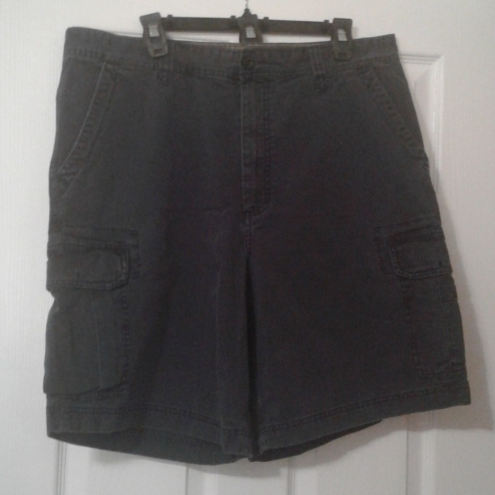 Men's cargo shorts. .